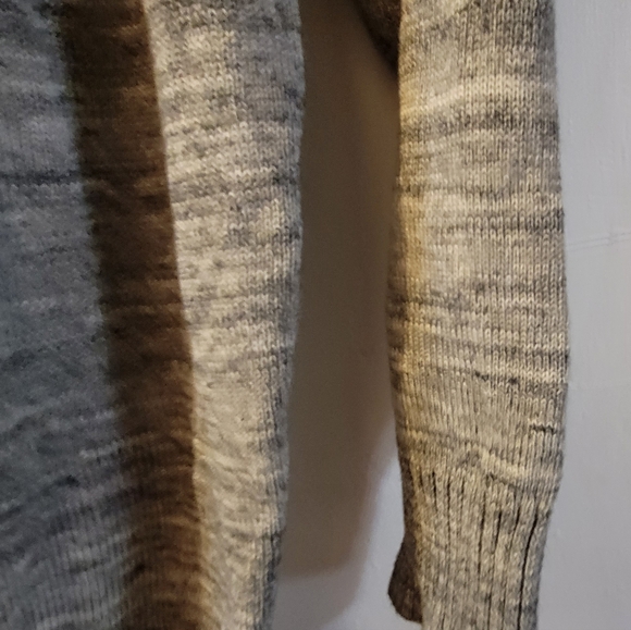 Torrid womens size 1 jeweled collar grey & white sweater - Picture 7 of 8